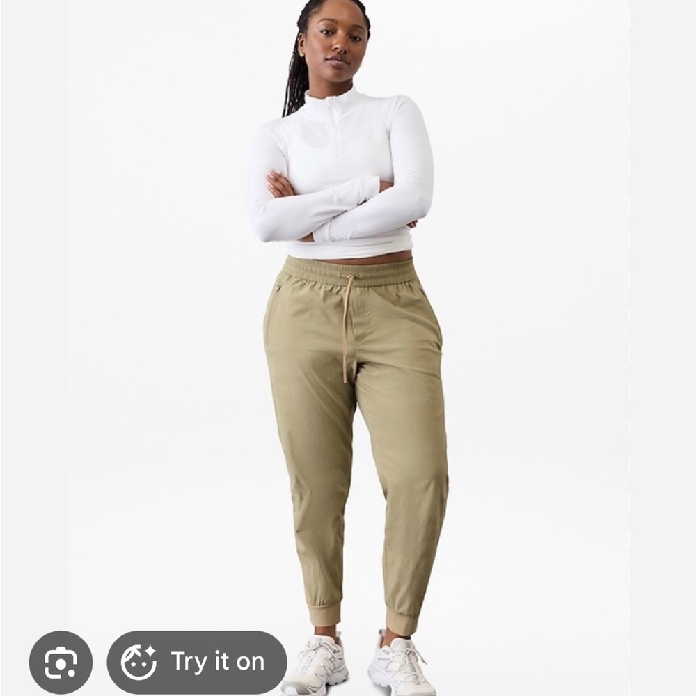 Athleta Trekkie north jogger flax